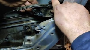 Как отсоединить провода от замка двери Volkswagen Passat b 5.