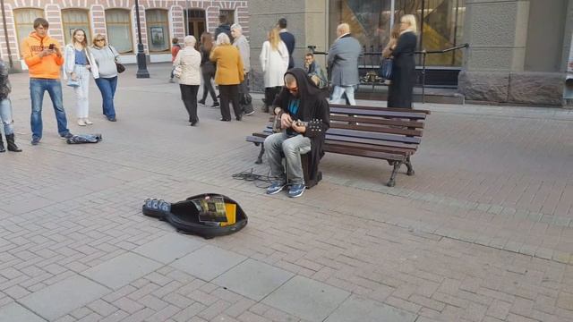Нереально играет на гитаре. Москва. Старый арбат смотреть онлайн
