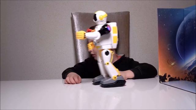 Робот Бот распаковка играем даем команды игрушке Robot Bot unboxing toy and play смотреть онлайн