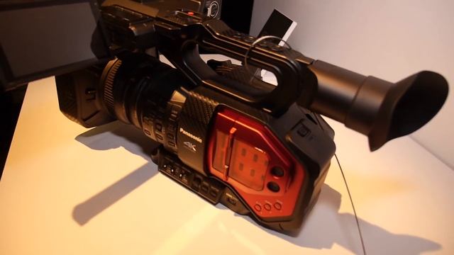First Look at the Panasonic DVX200 Pro 4K Camcorder смотреть онлайн