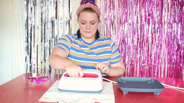 How to Use the Cricut Easy Press 2 with Iron-On Vinyl смотреть онлайн