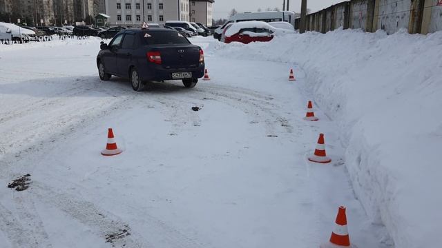 Автодром. Отрабатываем упражнения на автодроме. Часть 1 смотреть онлайн