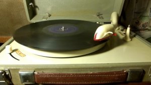 "Твоя песня чарует"(танго)оркестр п/у Депрайнса,"Инес"-(румба-фокстрот)-оркестр,"Аврора+Ригонда-102