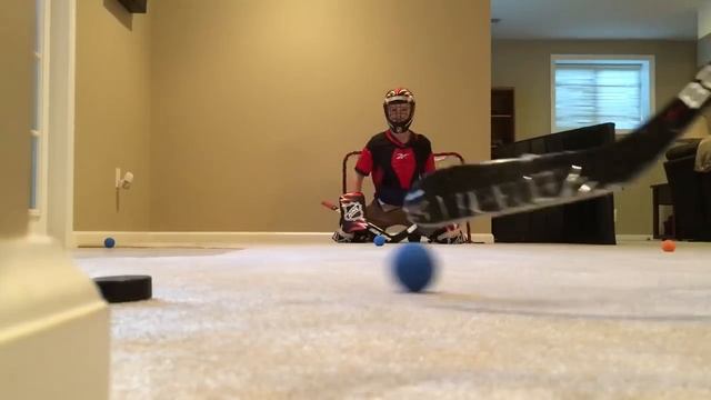 Mini Hockey Shots With Goalie смотреть онлайн
