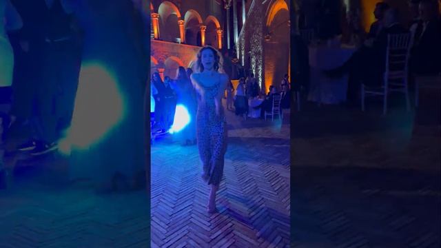 حبيبي يا نور العين - عمرو دياب - Habibi YA NOUR EL AIN Juliana Danseuse Orientale Paris смотреть онлайн