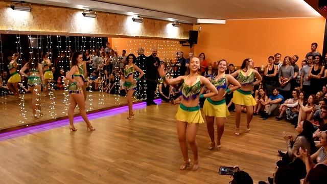 Samba lambada ladies show in Stolarna смотреть онлайн
