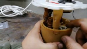 Замена топлевного фильтра грубой отчистки на Шевролет Лачетти 1.6