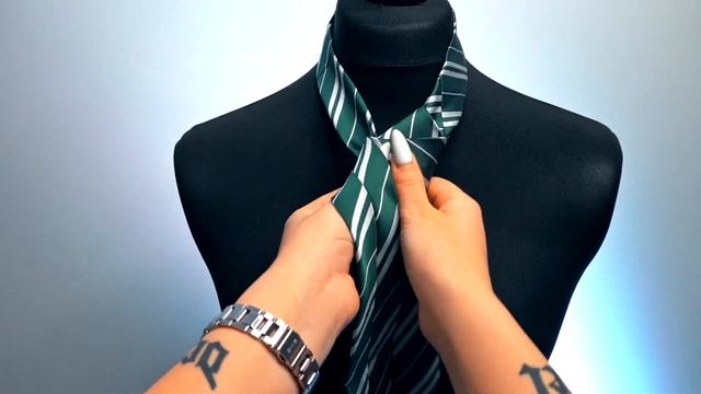 Как Завязать Галстук Узлом Виндзор смотреть онлайн