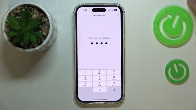 How to Lock the iPhone 14 Series Device Screen - Plus / Pro / Pro Max смотреть онлайн