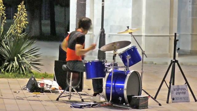 Анапа влог 2 июня вечер. Театральная площадь в Анапе, барабанщик @artamonov_drummer смотреть онлайн
