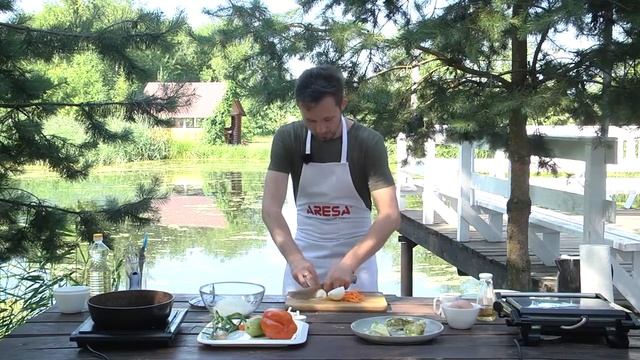 Готовь как шеф 28 серия. Стейк из капусты. Фунчоза с овощами.