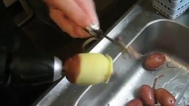 Как нужно чистить картошку смотреть онлайн