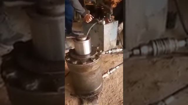 Домкрат 100 тон. г. Алматы т.87077335555. С дополнительным винтовым удлиннителем. Такелажные работы смотреть онлайн