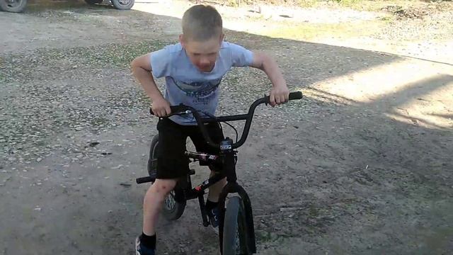 Как научиться прыгать на BMX смотреть онлайн