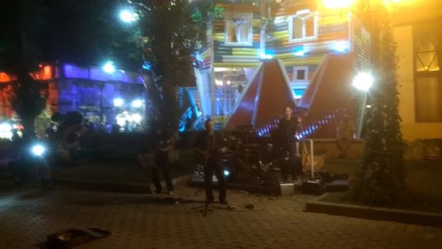 Евпатория 2019 - уличный ансамбль - The Beatles - Can’t Buy Me Love смотреть онлайн