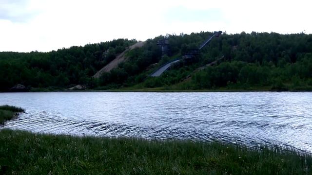 Мурманск.Озеро Окунёвое, трамплины,больница "Севрыба".Живое приятное видео природы. смотреть онлайн