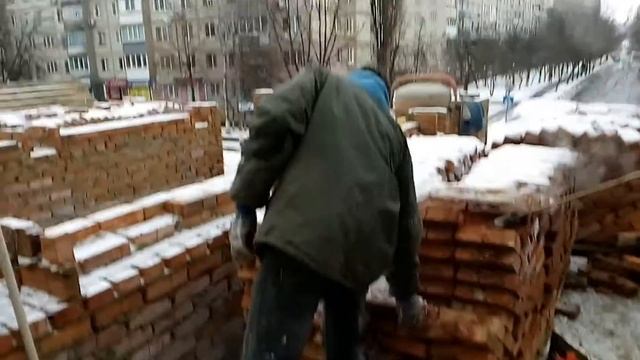 Приколы на стройке земой смотреть онлайн