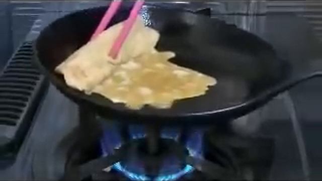 ヘルシー ♪ カニカマ入り玉子焼き 『南部鉄器 岩鋳 Iwachu オムレットパン』