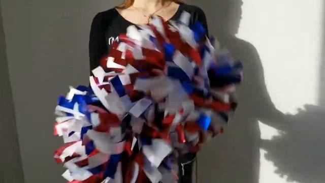 ПРМЛ107 стандарт. Помпон для черлидинга одинарный на ручке. ЛЮКС (премиальный). смотреть онлайн
