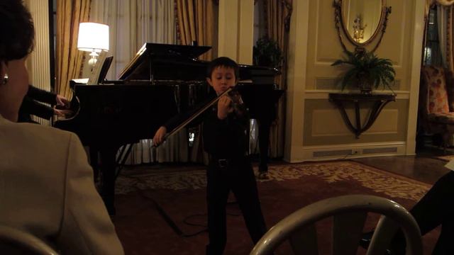 Nathan Gendler, 6 yrs, Melodie - Gluck, on 1/8 size violin смотреть онлайн