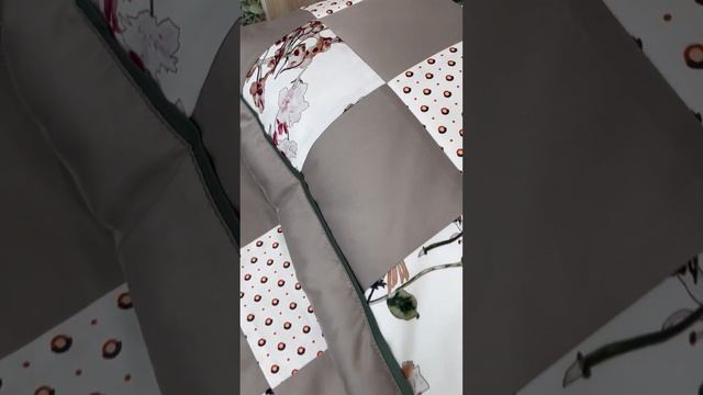 А начну ка я неделю с демонстрации нового лоскутного одеяла и подушек к нему . Оно волшебное!!!