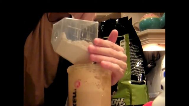 Blending Serious Mass Weight Gainer