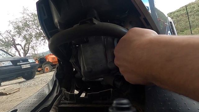 Honda Sh 150 tutorial cambiamo la candela смотреть онлайн