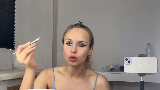 ТУТОРИАЛ | МАКИЯЖ С КРАСНОЙ ПОМАДОЙ| клеим пучки и рисуем стрелки смотреть онлайн