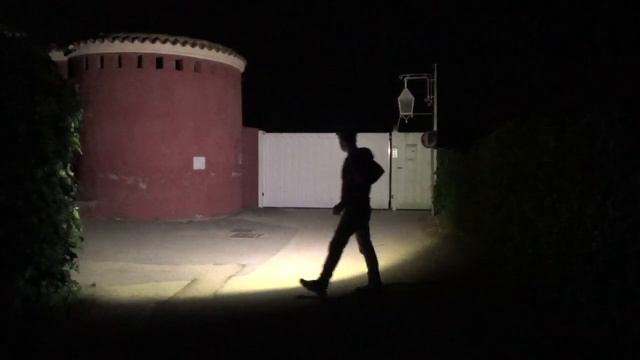 Zebralight H602w and H600w MKII beamshot смотреть онлайн