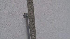 Надежное крепление кондиционера на стене из газобетона с утеплением.