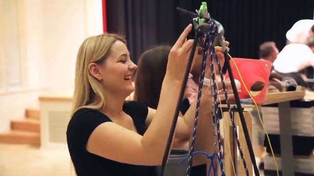 Chain Reaction - Team Building смотреть онлайн