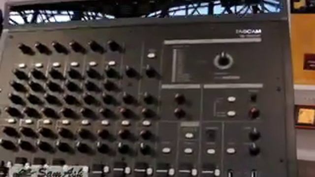 AES 2009 Tascam M 164UF First Look смотреть онлайн