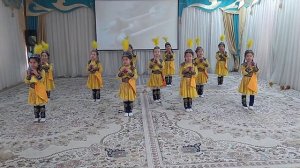 казахский народный танец «Ұршық», девочки старшей танцевальной группы «Көркемай» детского сада 42