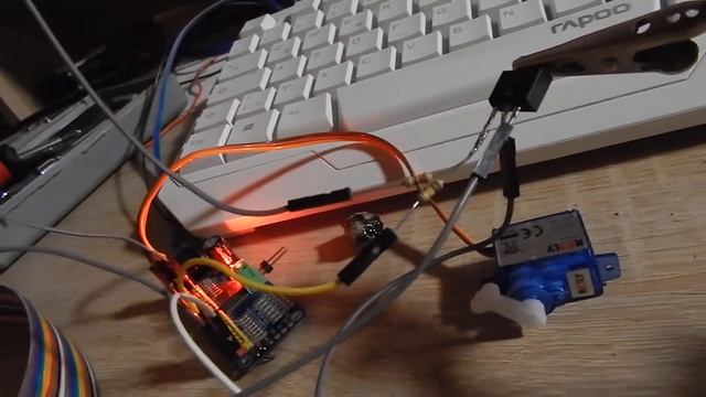 Raspberry Pi controlling a plane: Servos and motor PWM смотреть онлайн