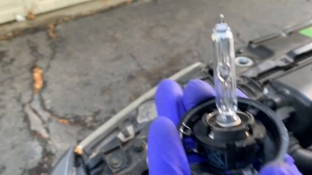 BMW E39 Xenon Headlight Bulb Replacement смотреть онлайн