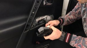 В новом РАВ4 шумка хуже: разбираем двери, снимает обшивку двери Toyota RAV4 2013-2018