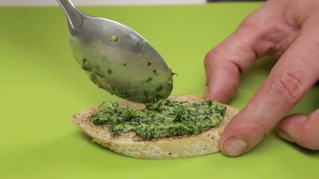 Брускетта с лососем и перепелиным яйцом. Очень необычный рецепт смотреть онлайн