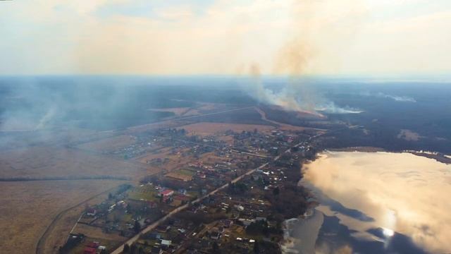 Сезон поджигателей продолжается...Орлинское озеро у деревень Симанково и Заозерье, 13 апреля. смотреть онлайн