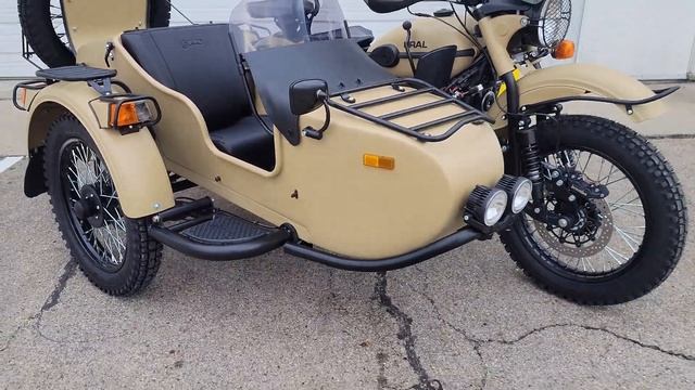 2022 Sahara Tan Ural Gear Up 2WD Sidecar Motorcycle смотреть онлайн