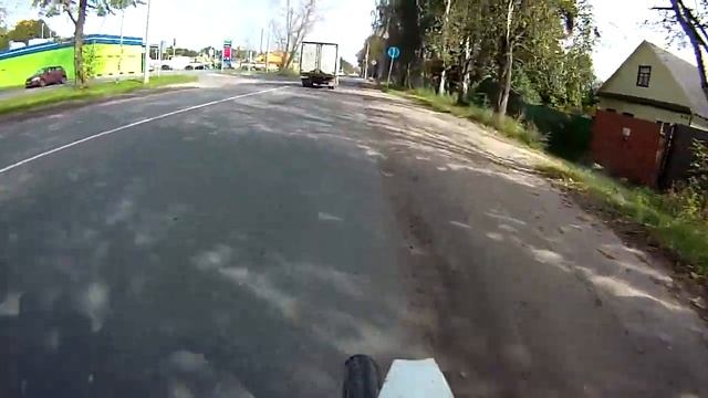 Копия видео "На Электро велосипеде 3КВт по проселку, в городе Гатчина и по Приоратскому парку" смотреть онлайн