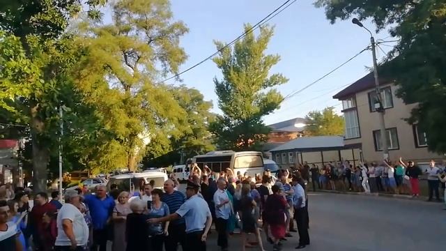 Девушке раздробило ноги под автобусом на Дону во время проводов в армию смотреть онлайн