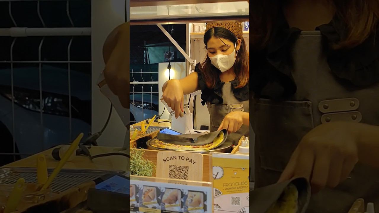 Милая девушка готовит блинчики в Таиланде #стритфуд #таиланд смотреть онлайн