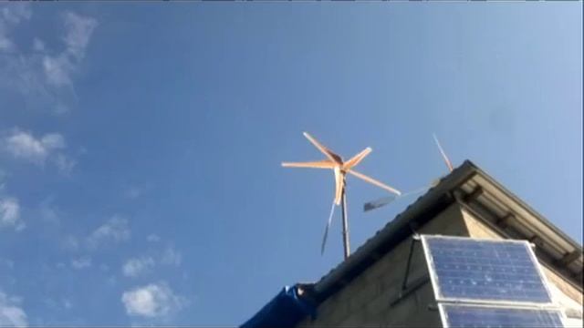 Ветрогенератор из автогенератора и лопасти из рыжей трубы / The windmill of the oscillator смотреть онлайн