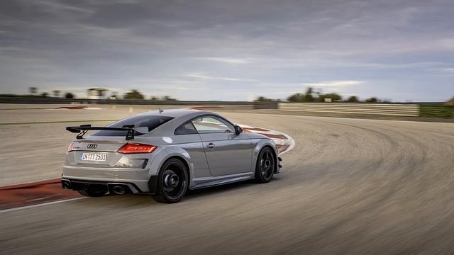 2023 Audi TT RS Iconic Edition Is a Send Off to Audi's Sports Car смотреть онлайн