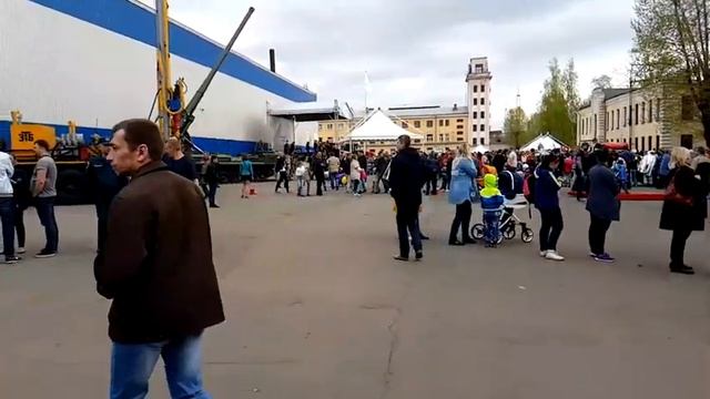 Прямая трансляция от "2 Алекса". Кировский завод. "День завода 20-05-2017" смотреть онлайн