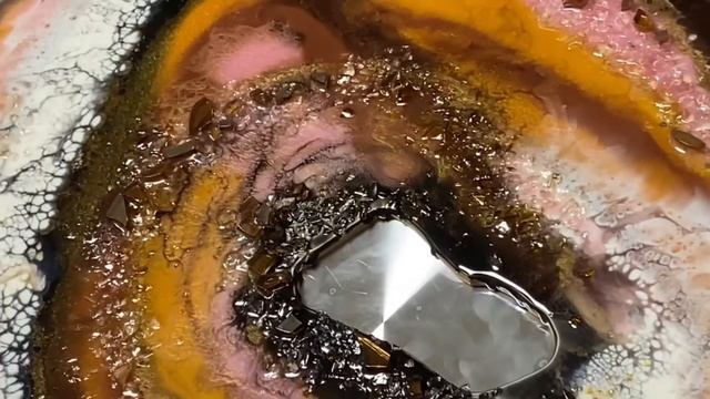 Срез камня в эпоксидной смоле. Техника Resinart