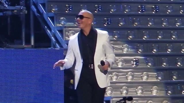 PITBULL CONCERT - American Airlines Arena - New Years Eve 2013 (4) смотреть онлайн