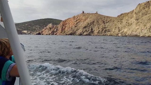 Серебряный пляж (Ближний) в Балаклаве. Морская прогулка на катере Фотон смотреть онлайн