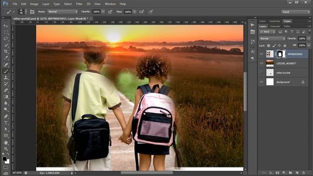 Photoshop Tutorial: Using layer masks to remove parts of an image смотреть онлайн
