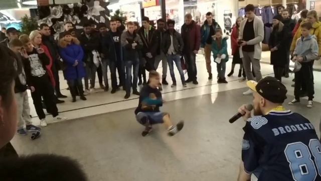 ЧЕРНА ПЯТНИЦА | БАТЛЫ В ТГЦ МАНУФАКТУРЕ | #ДНЕВНИК_BBOY | СУМЫ смотреть онлайн